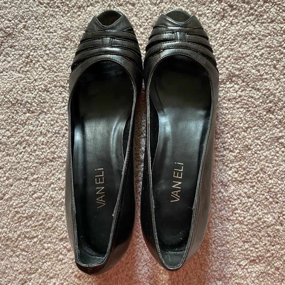 ⭐️4/$20⭐️Vaneli Black Wedges Size 7 *see notes*
